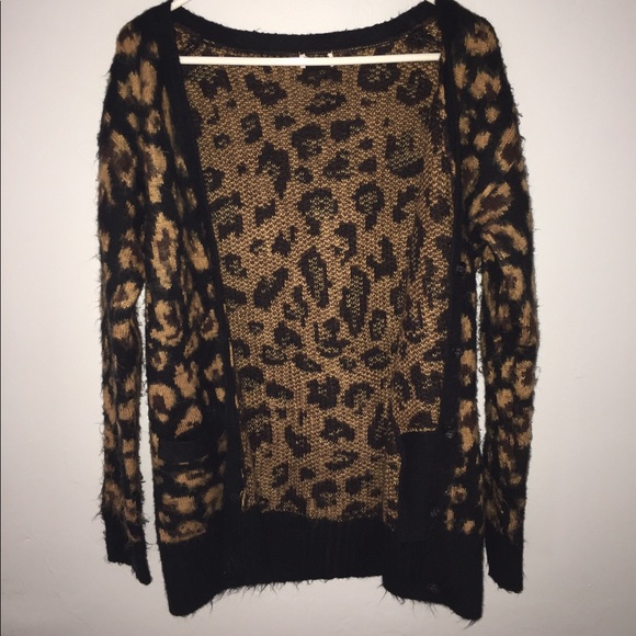 Mossimo Supply Co. Tops - 🔴Cheetah cardigan